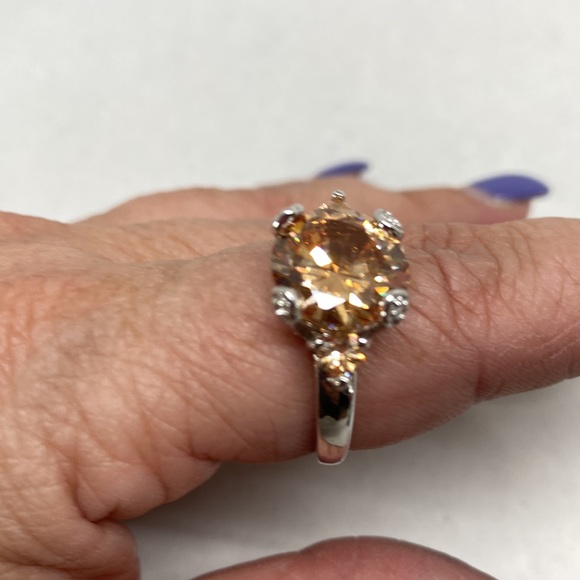 Beautiful sterling ring with light orange color glass stones - Picture 5 of 9